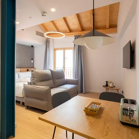 Be10 Suites, *