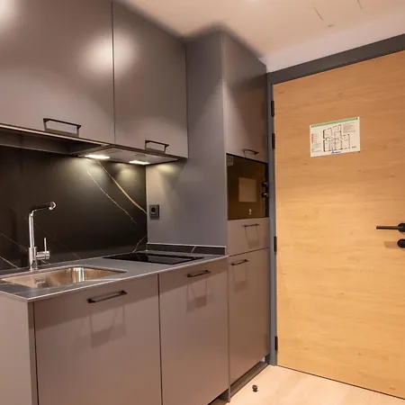 Be10 Suites, 公寓式酒店 3*